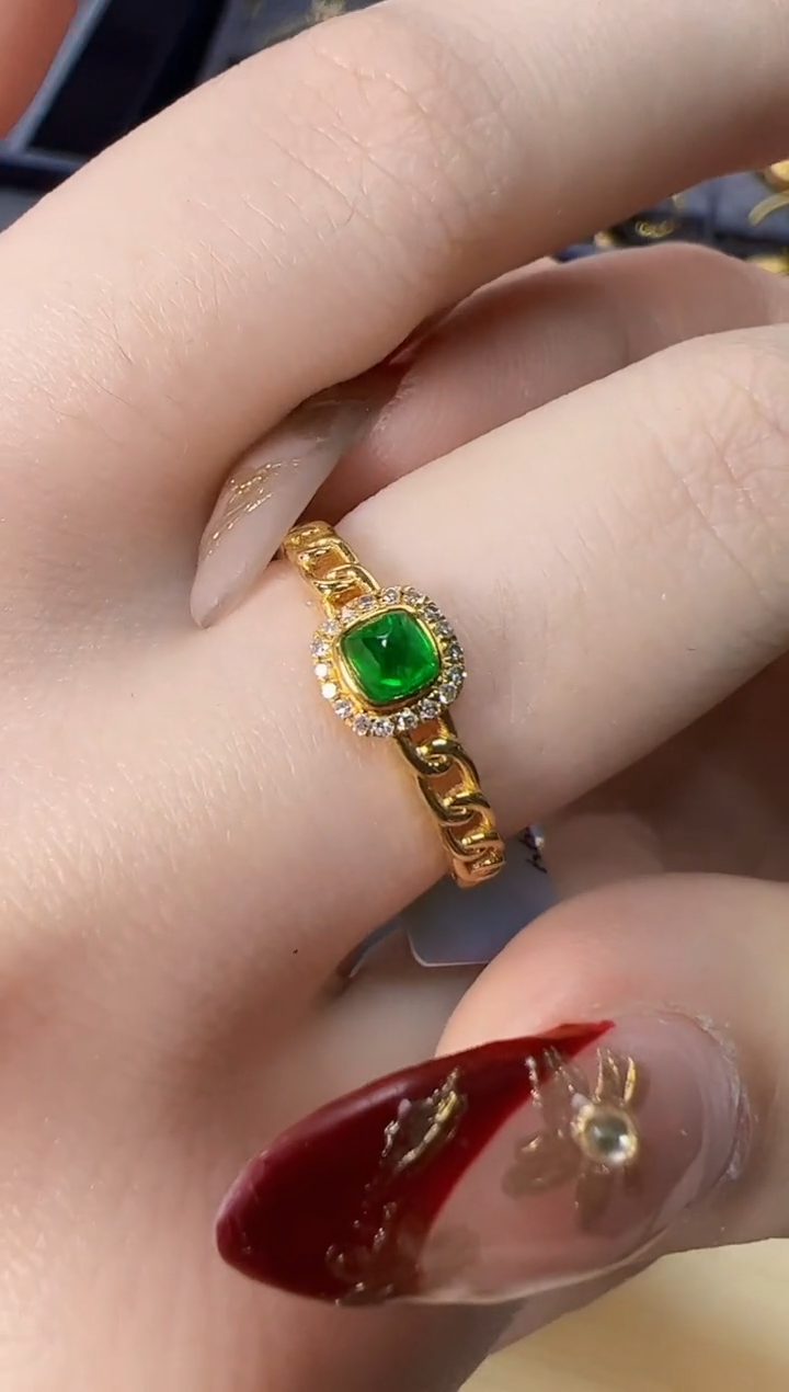 【闪购商品】祖母绿戒指18K金镶嵌戒指