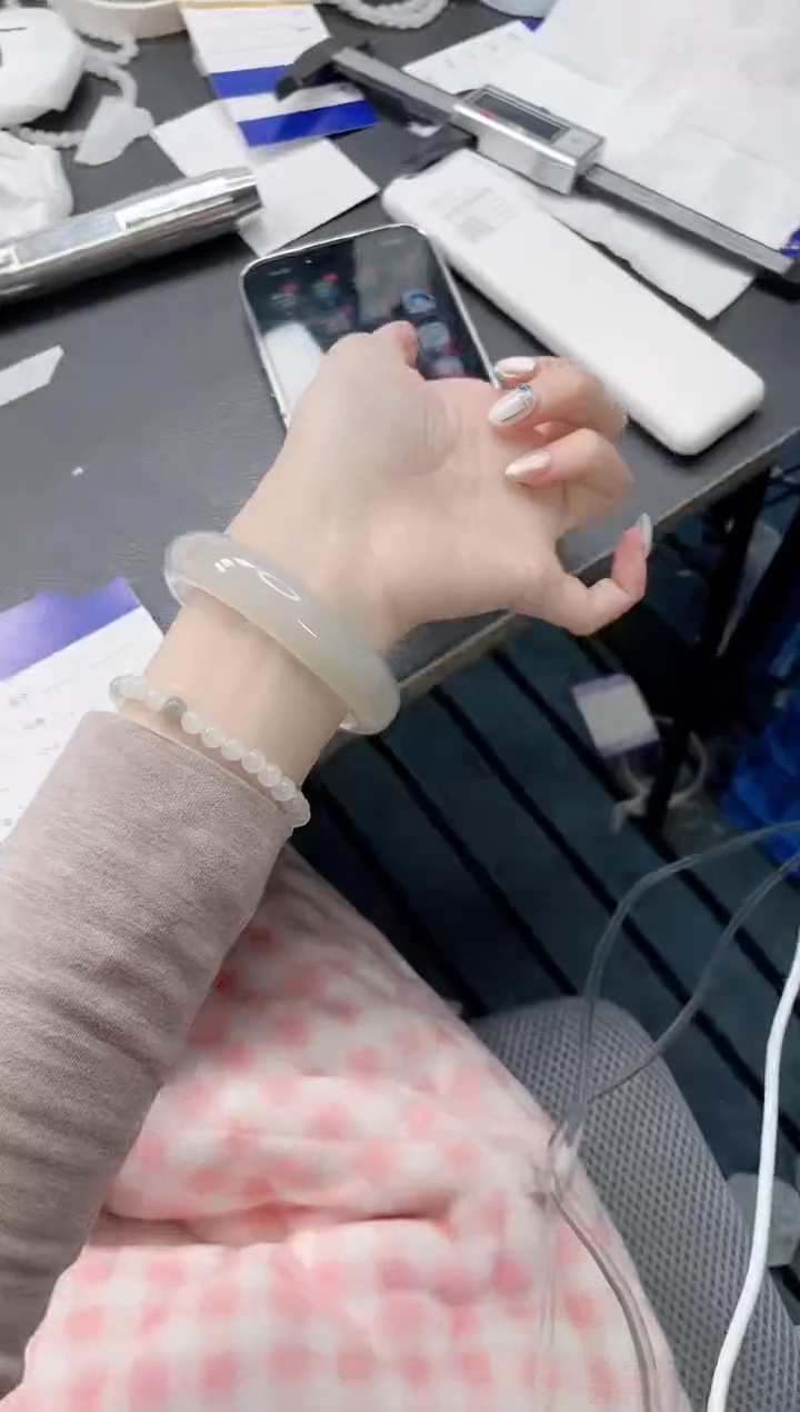 【闪购商品】石英质玉手镯未镶嵌14J95-63