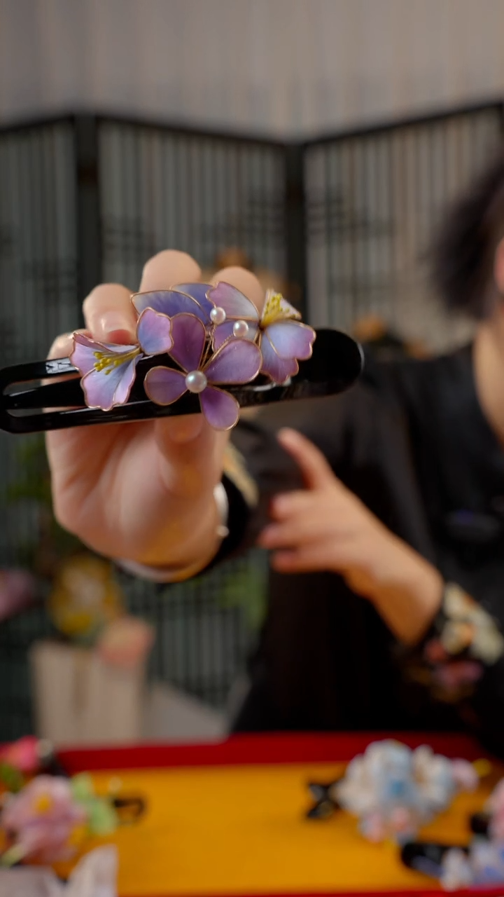 刺绣非遗绒花手工饰品