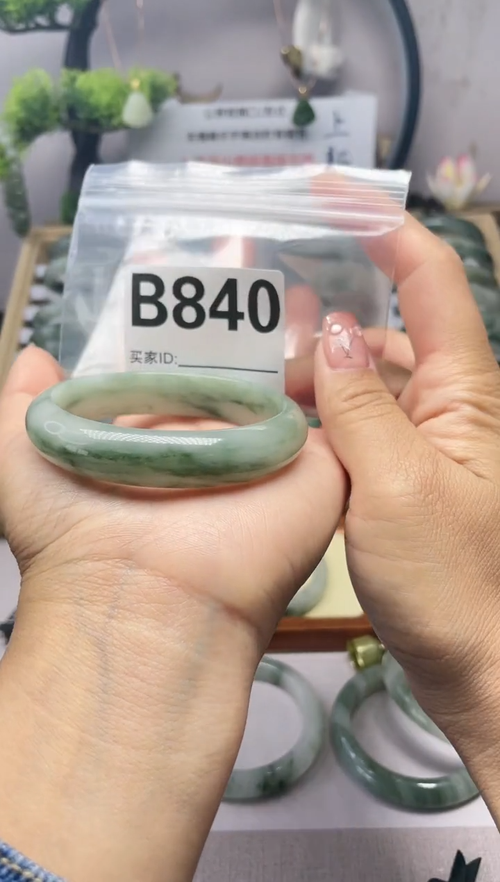【闪购商品】石英质玉（天山翠）手镯未镶嵌B840