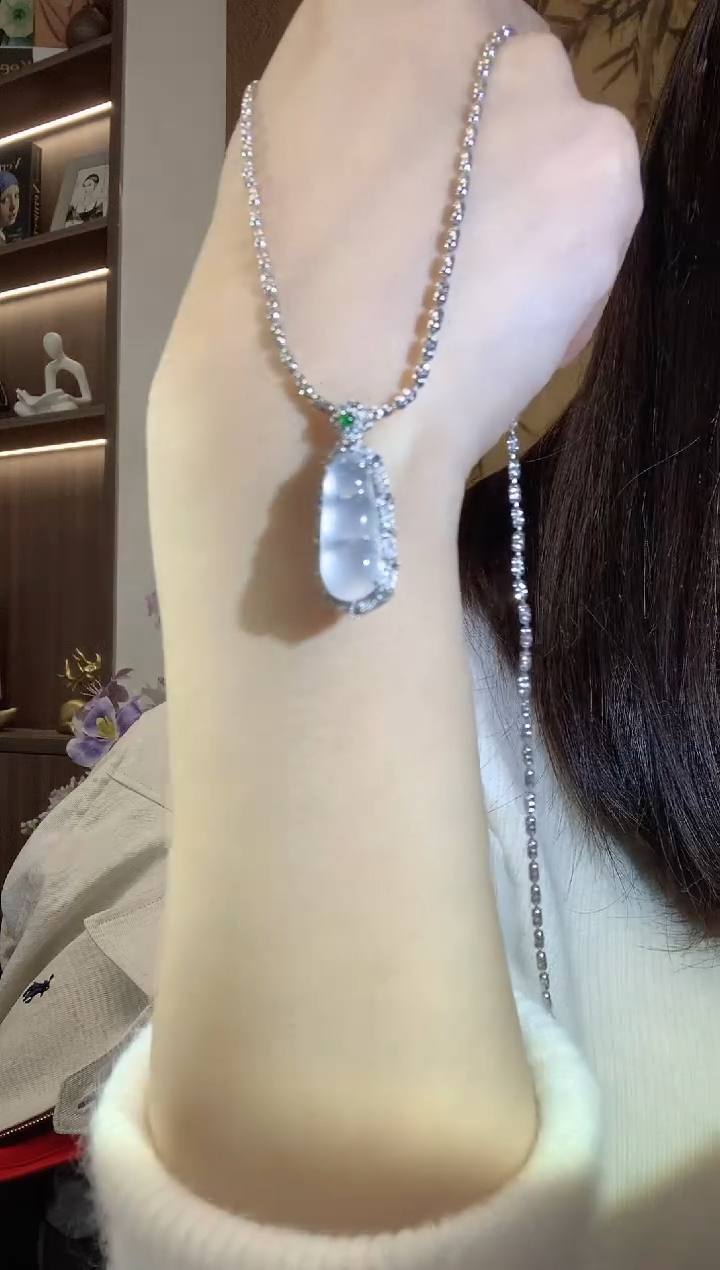 【闪购商品】翡翠吊坠(不含链)18K金镶嵌D24