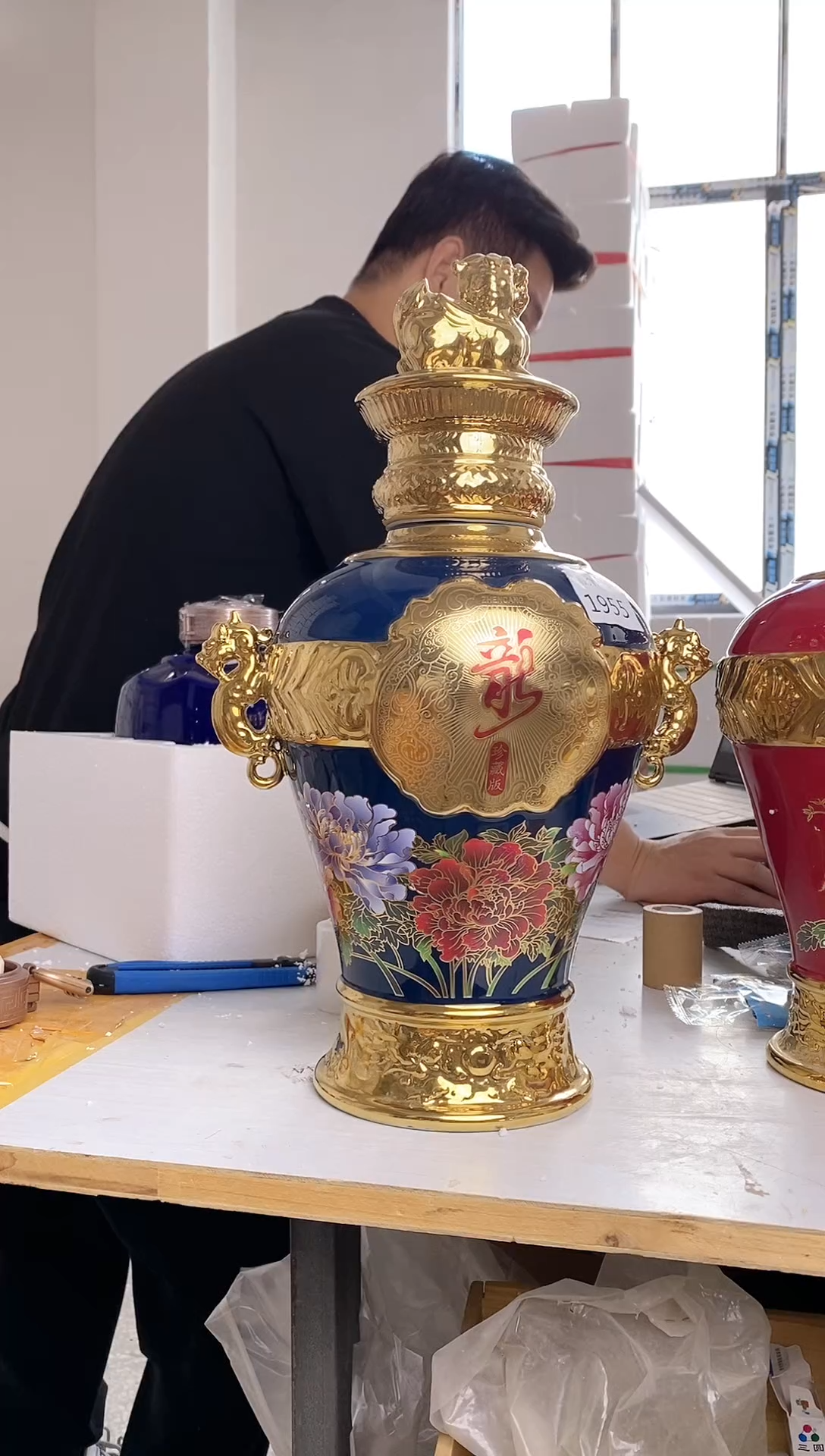 5斤蓝双耳龙瓶 1955微瑕无锁不支持退换