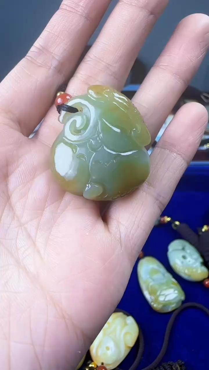 和田玉未镶嵌颈饰1