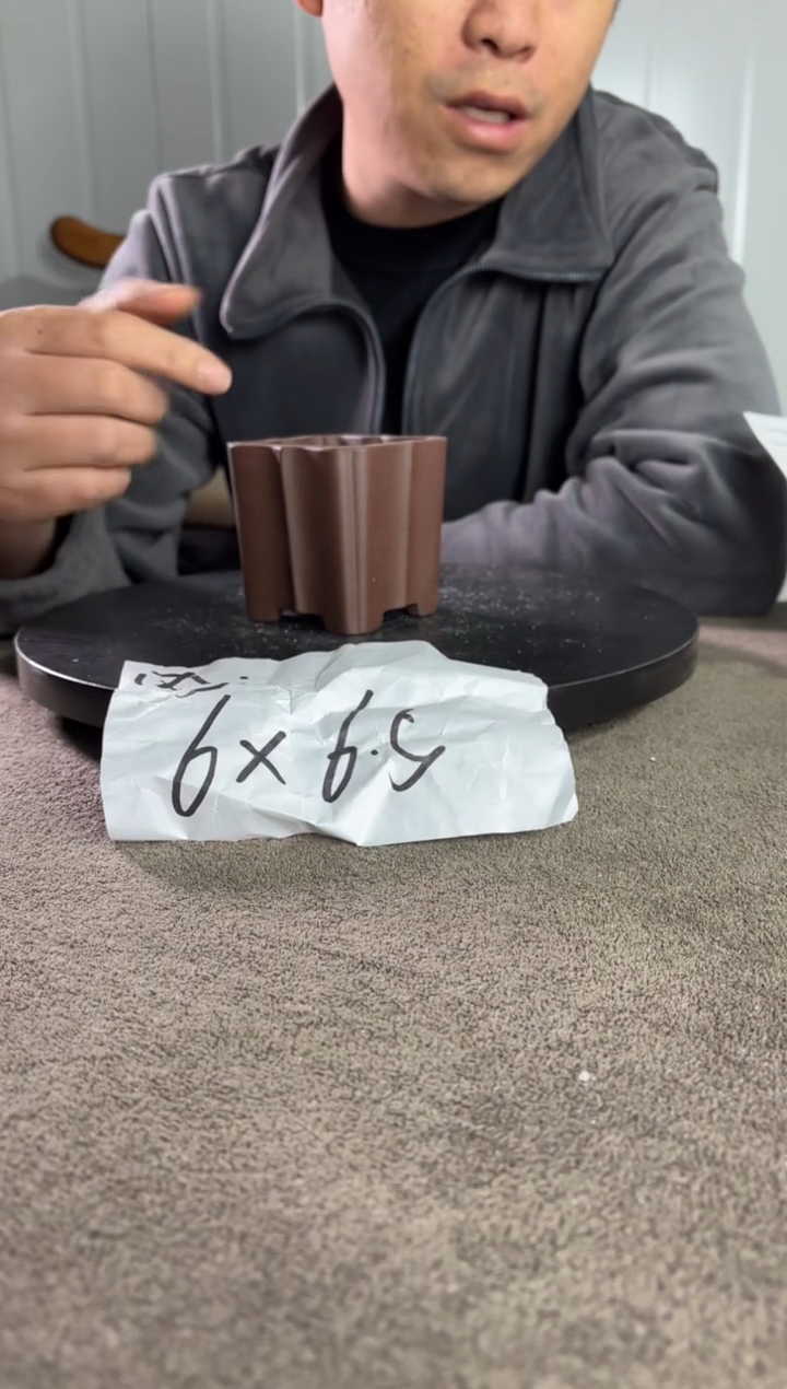 A宜兴紫砂小花盆