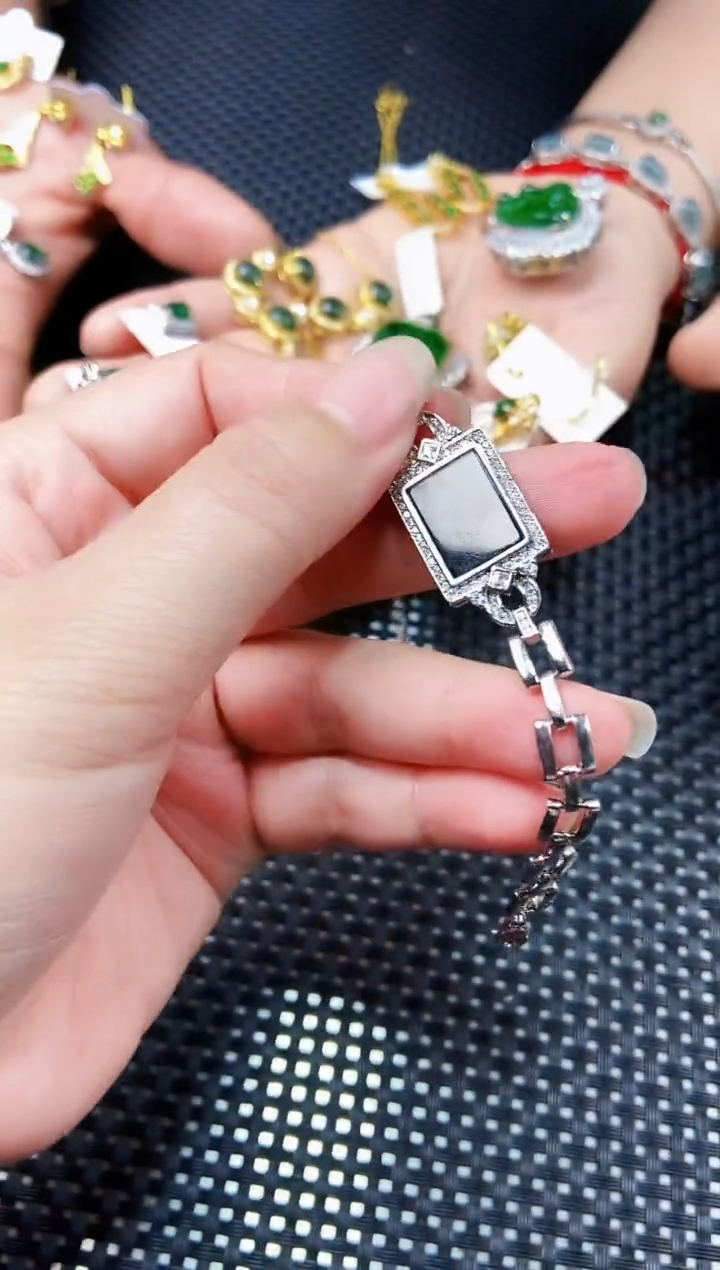 【闪购商品】翡翠手链未镶嵌111111111