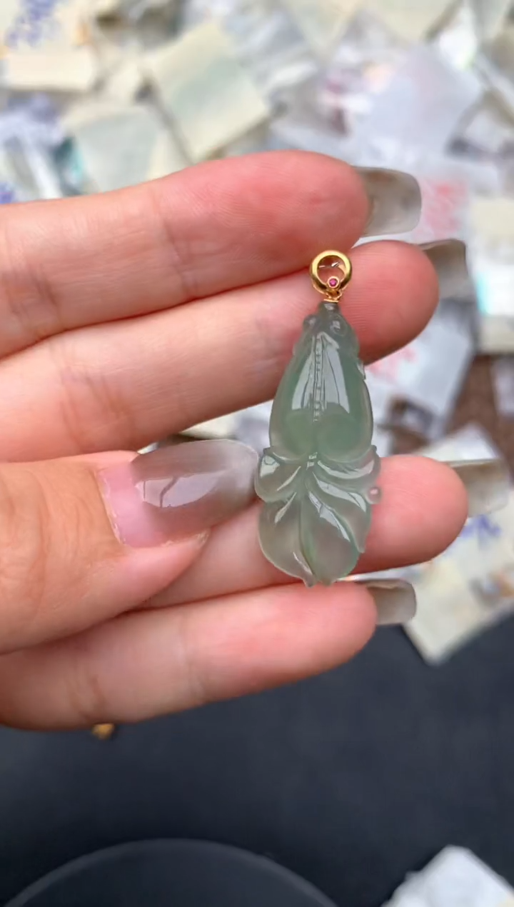 18K金镶嵌挂件翡翠一