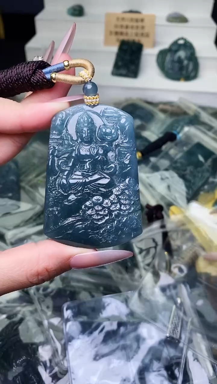 颈饰未镶嵌翡翠 