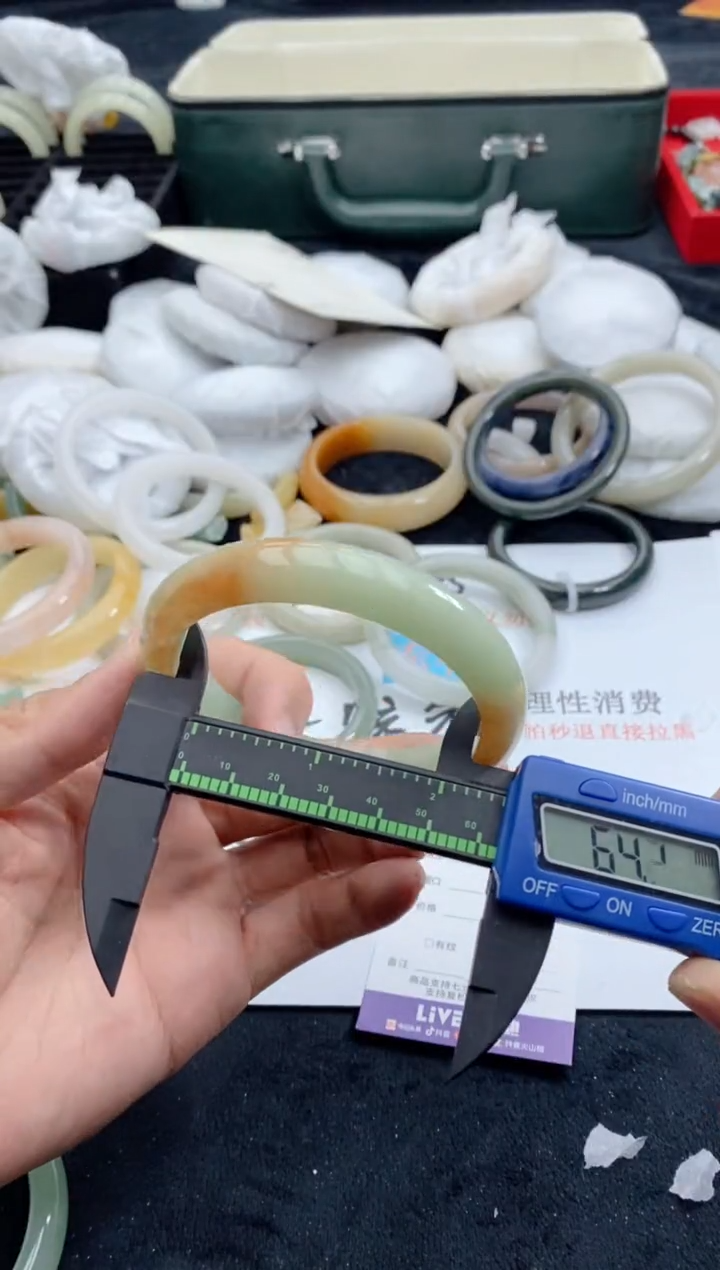 【闪购商品】石英质玉手镯未镶嵌147