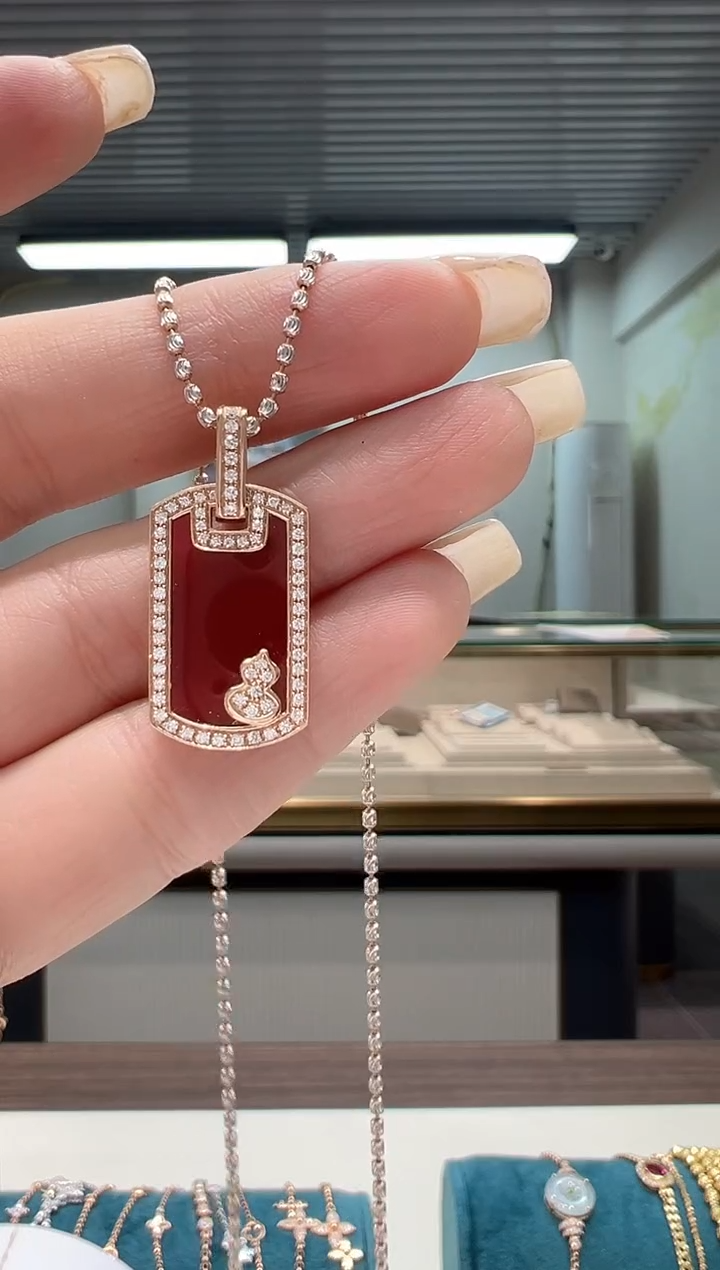 【闪购商品】钻石吊坠(不含链)18K金镶嵌满钻红方牌吊坠K红