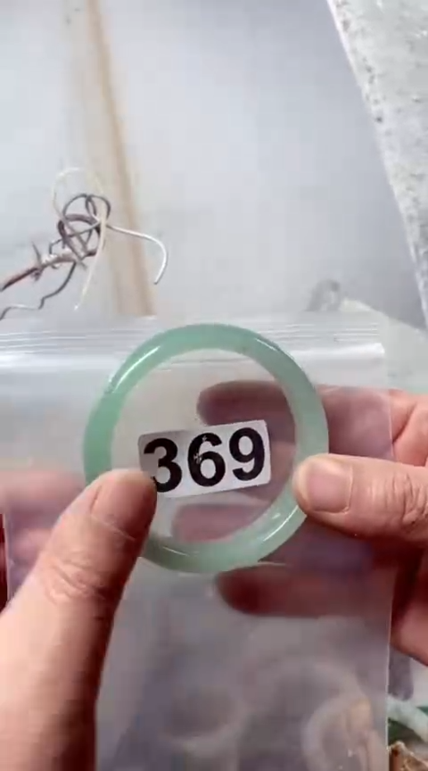 【闪购商品】石英质玉手镯未镶嵌56+369