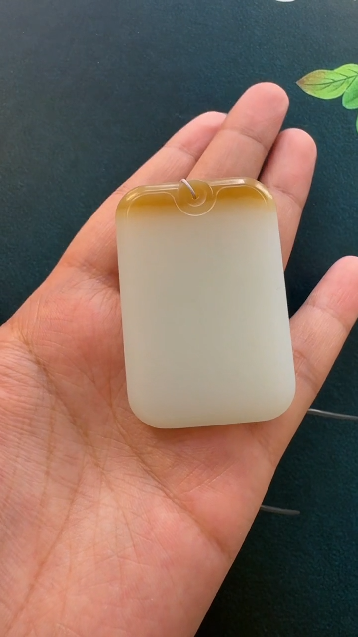 颈饰未镶嵌和田玉吊坠