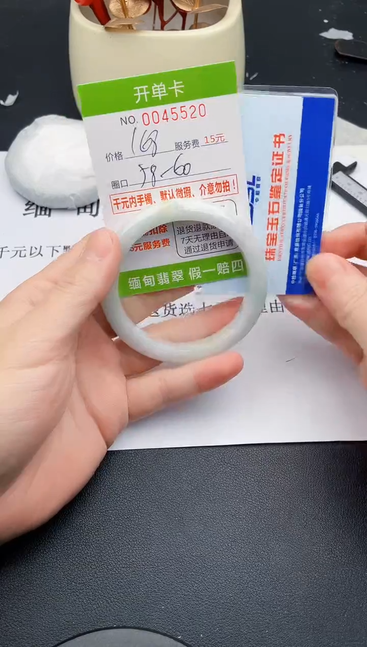 【闪购商品】20女王丽致优雅手镯时尚百搭