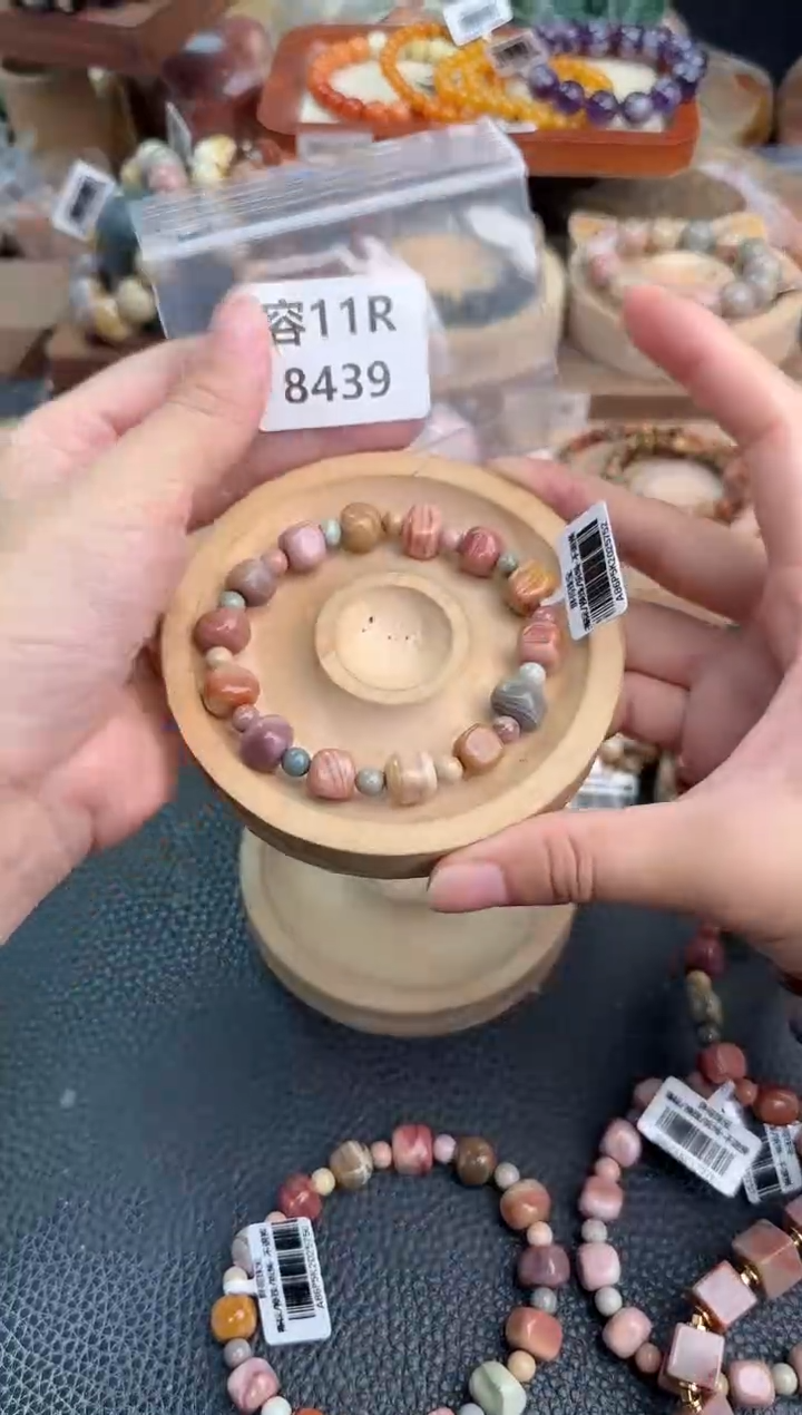 石英质玉手链未镶嵌橙***?11R8439