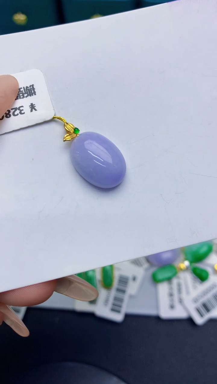 颈饰18K金镶嵌翡翠缅甸天然翡翠A货