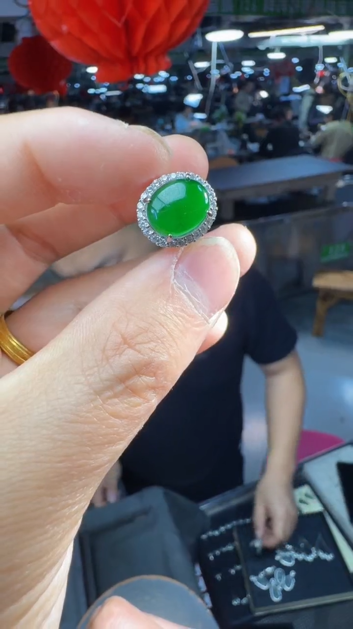 【闪购商品】定制翡翠未镶嵌戒指多样性发其一