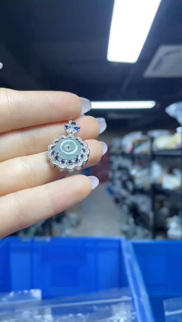 翡翠未镶嵌颈饰（多样性发一件）