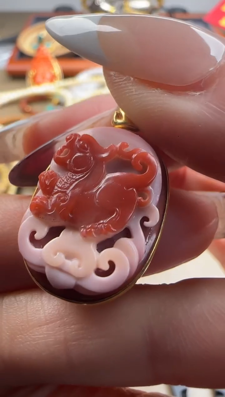 【闪购商品】南红玛瑙颈饰18K金镶嵌南红吊坠