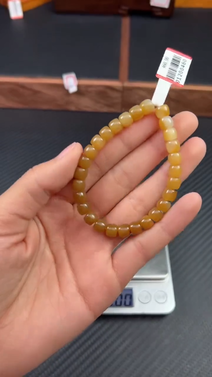 【闪购商品】和田玉手串未镶嵌且末金山微色差卡7直切