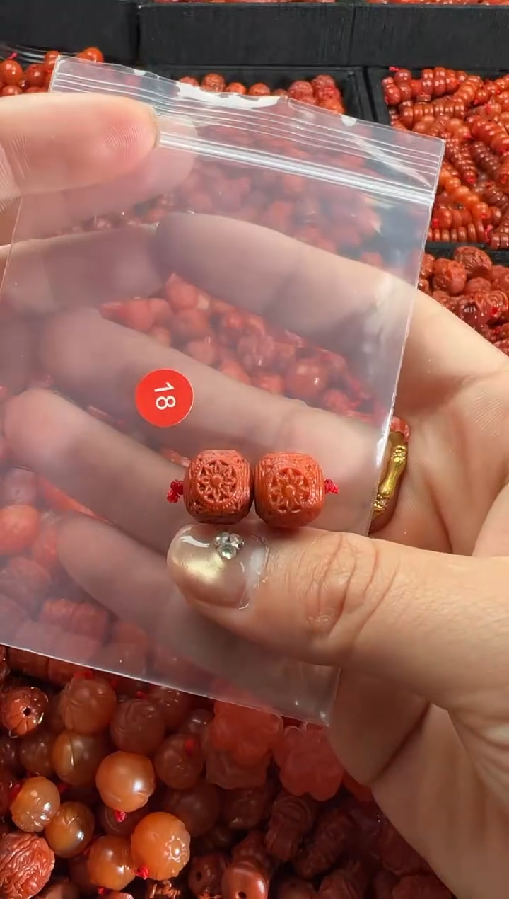 【闪购商品】南红玛瑙未镶嵌颈饰1