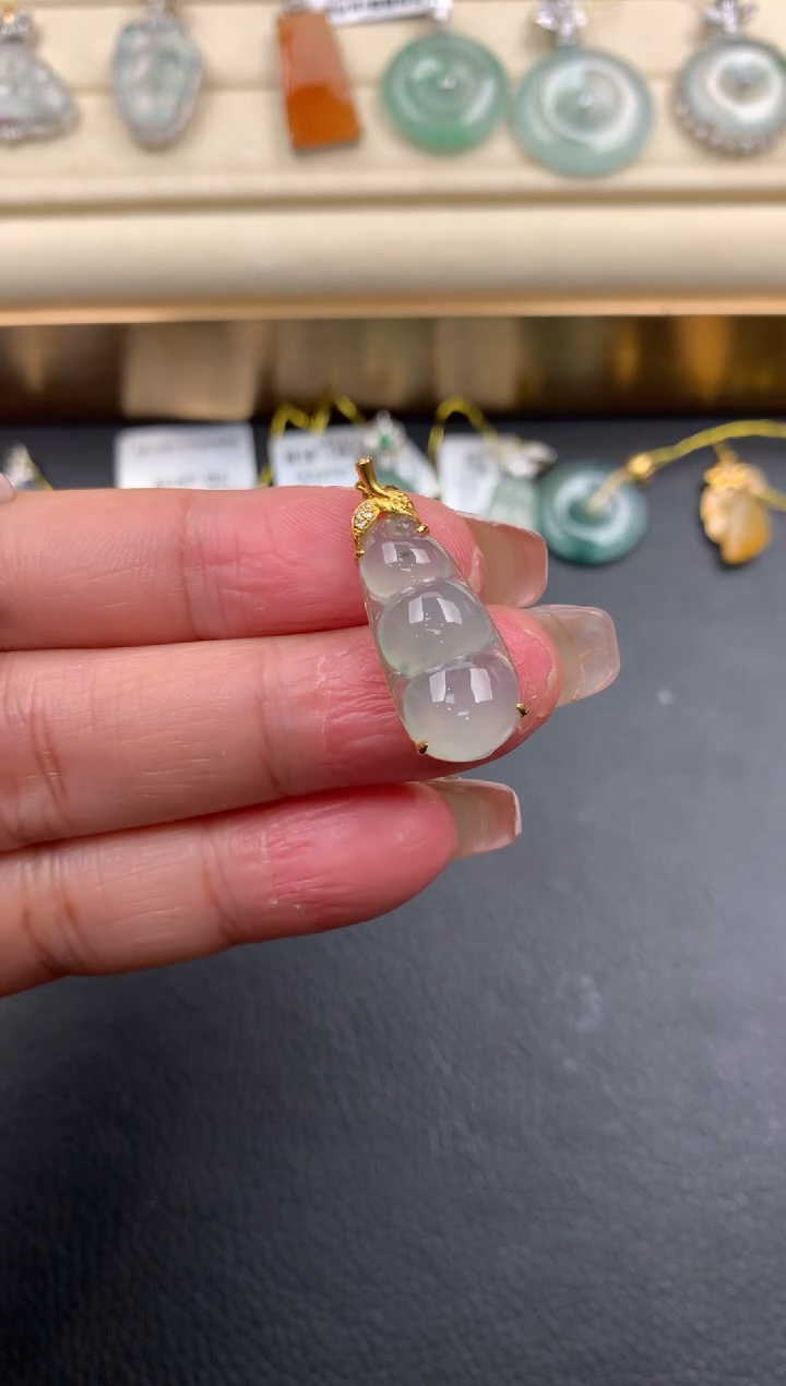 【闪购商品】翡翠颈饰18K金镶嵌D840        