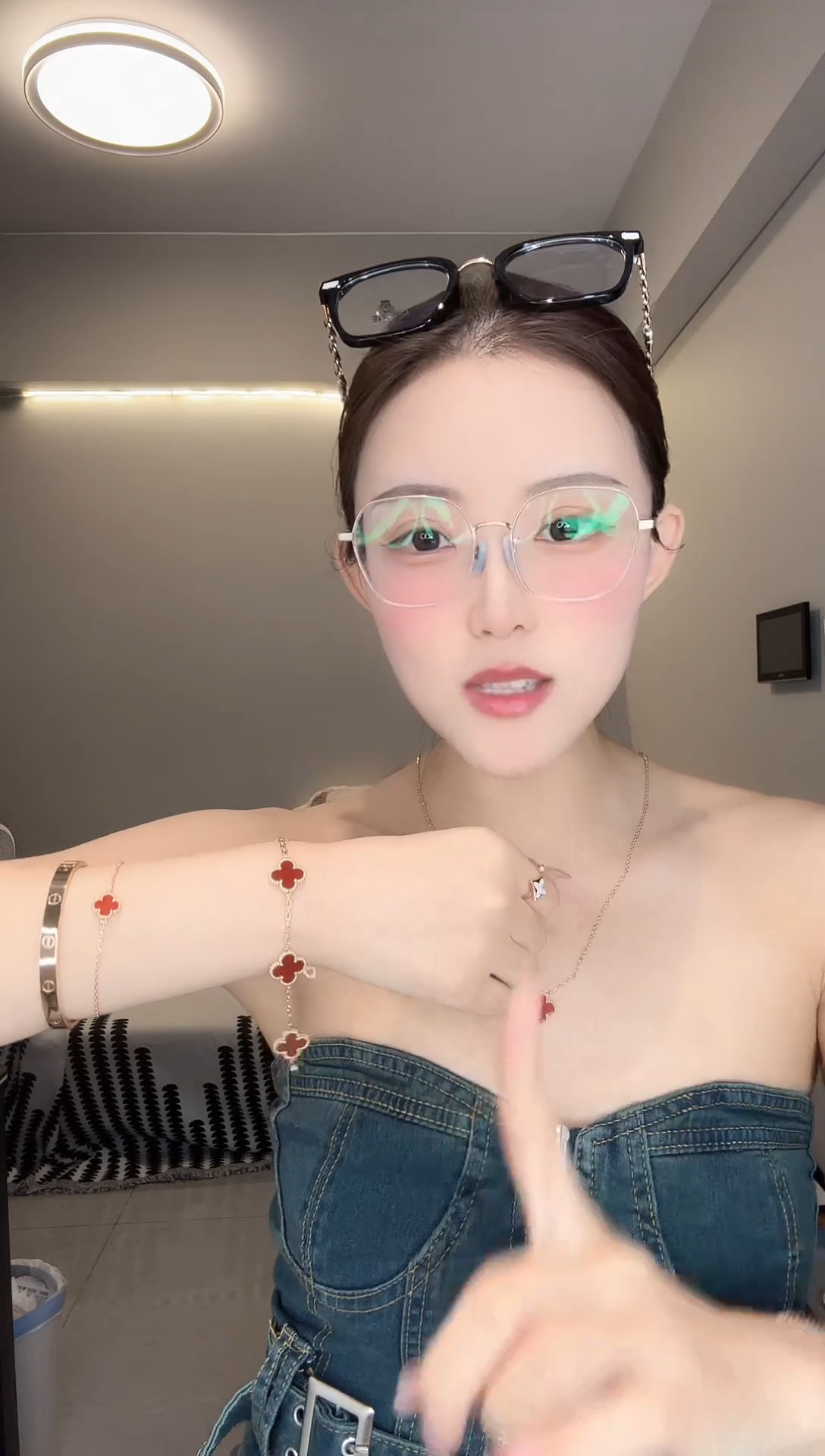 三醋酯纤维五花项---红色--金色链条