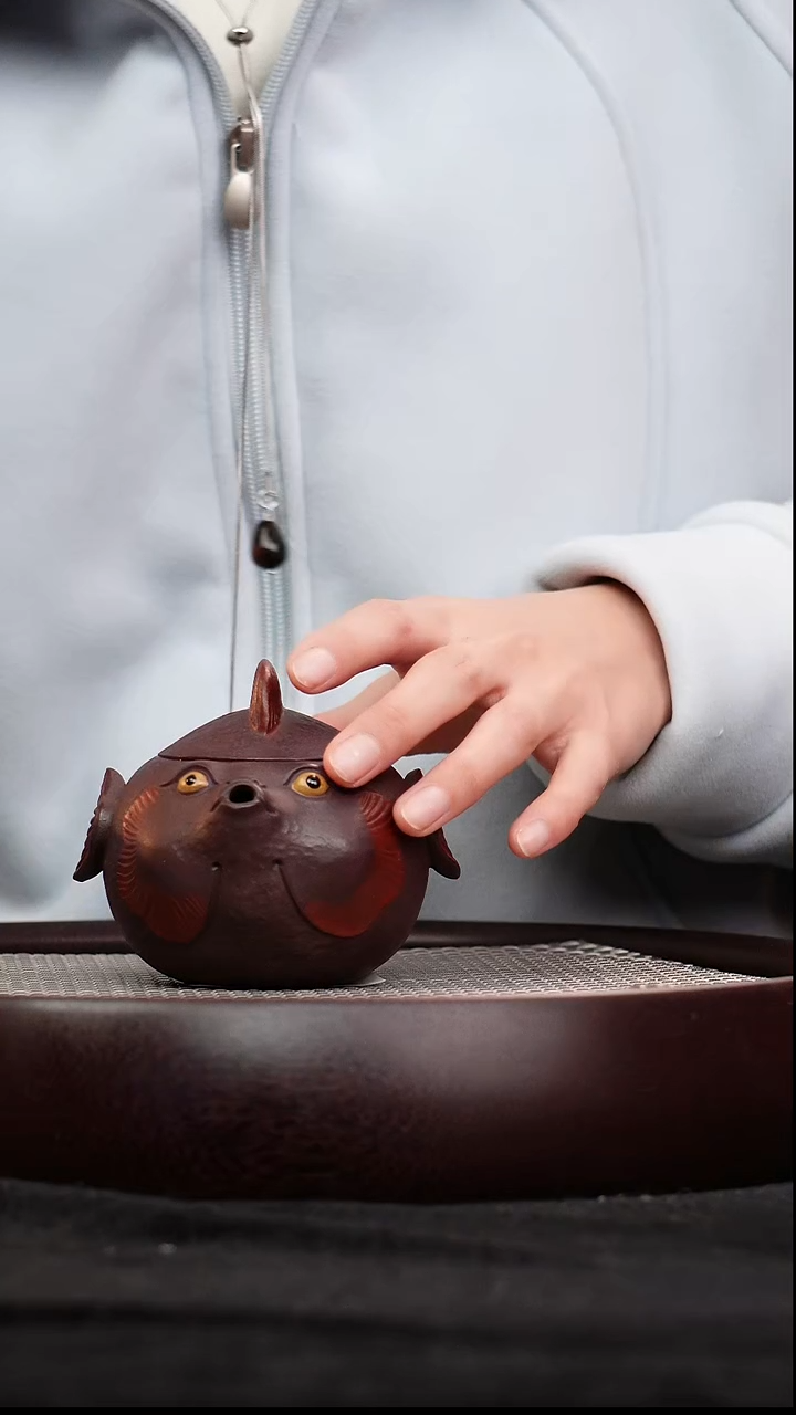 茶壶紫砂宜兴紫砂河豚手抓壶