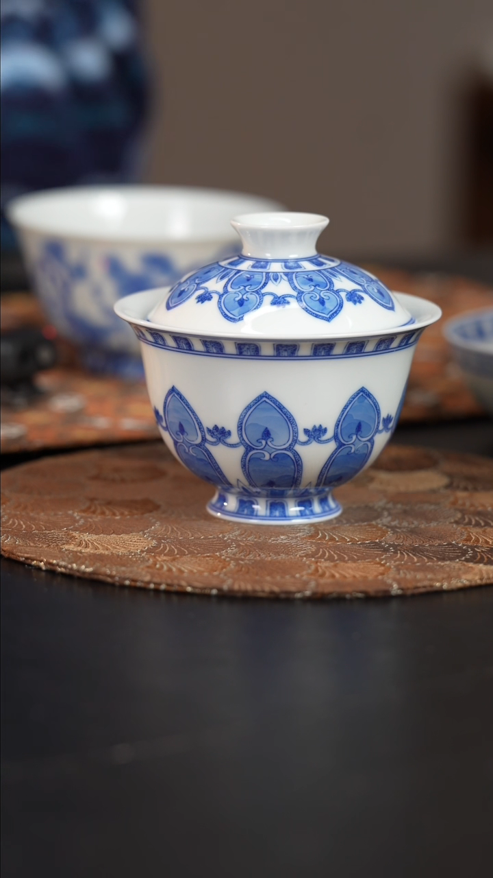 【闪购商品】杯看山柴窑青花图案