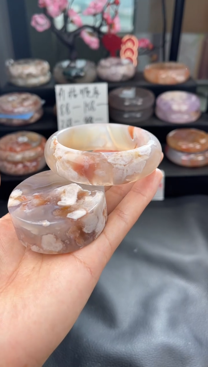 【闪购商品】石英质玉手镯未镶嵌55