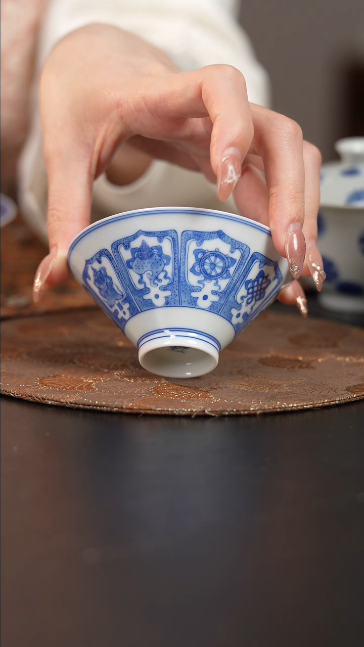 【闪购商品】杯看山柴窑青花八宝杯