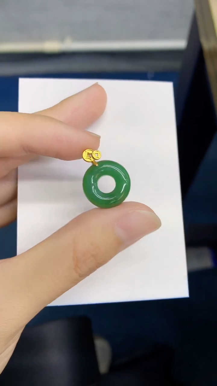 翡翠未镶嵌颈饰             8