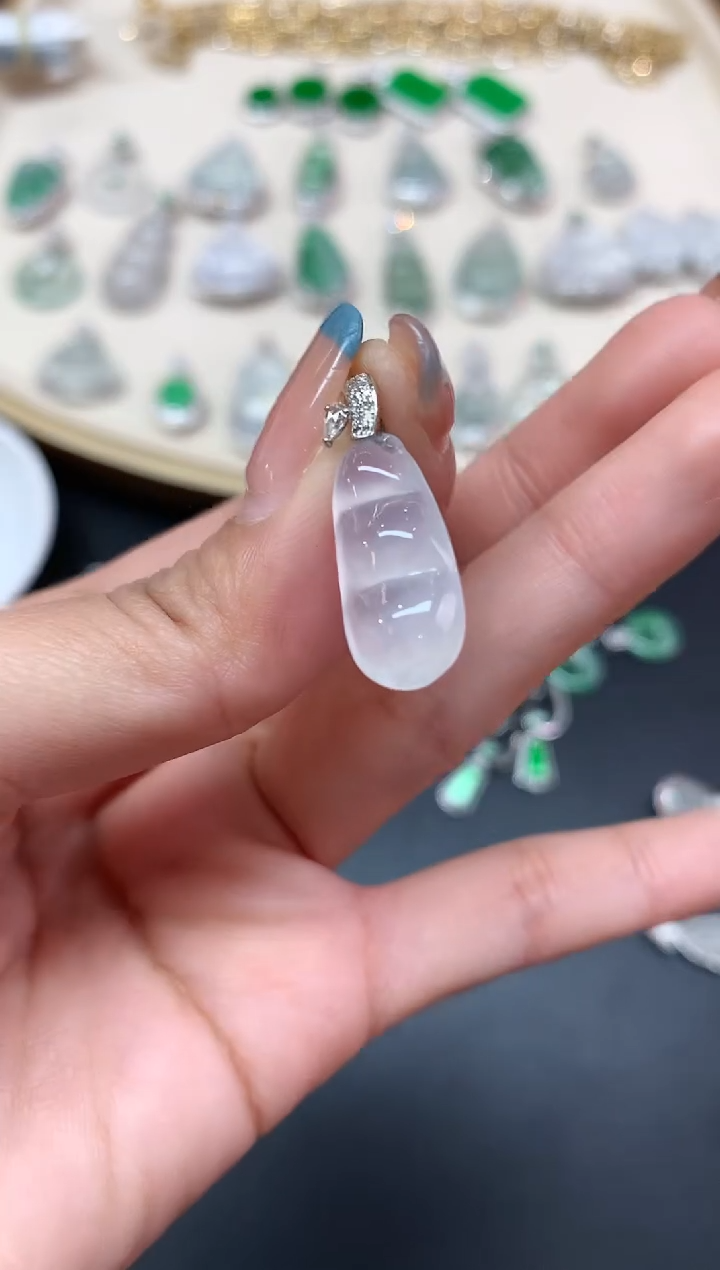 【闪购商品】翡翠吊坠(不含链)18K金镶嵌吊坠A460|3980