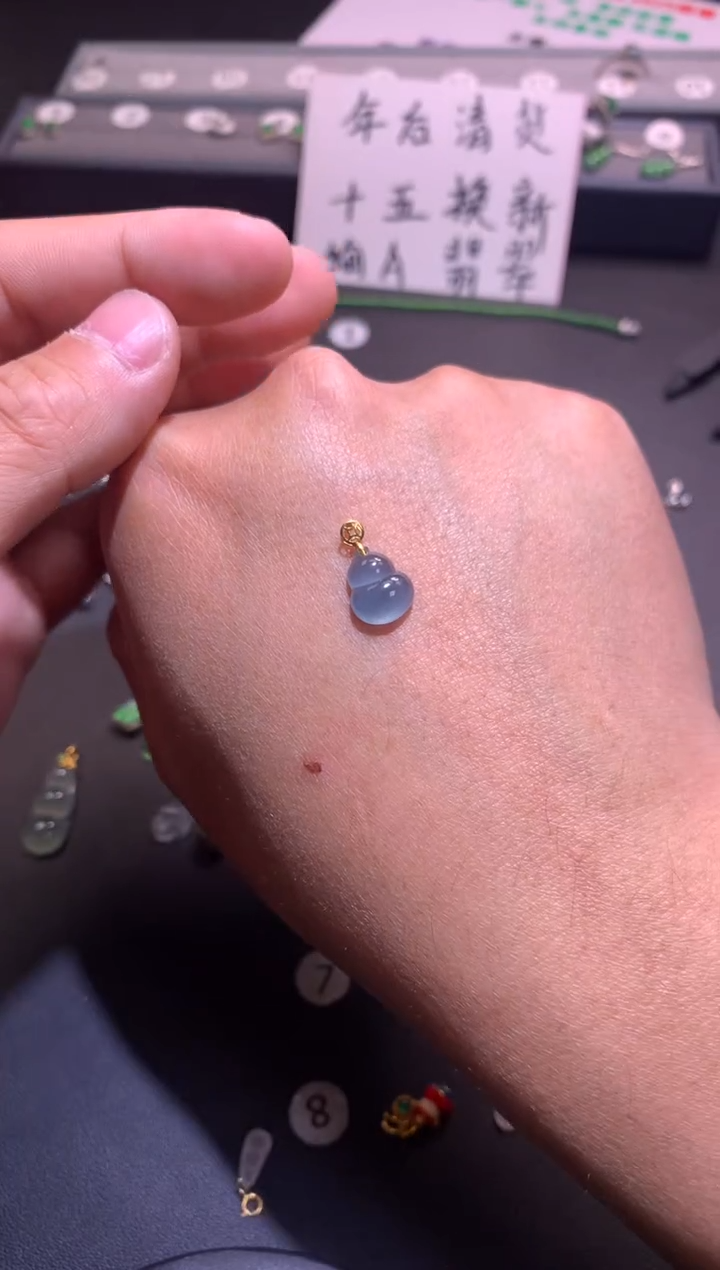 【闪购商品】翡翠吊坠(不含链)18K金镶嵌1