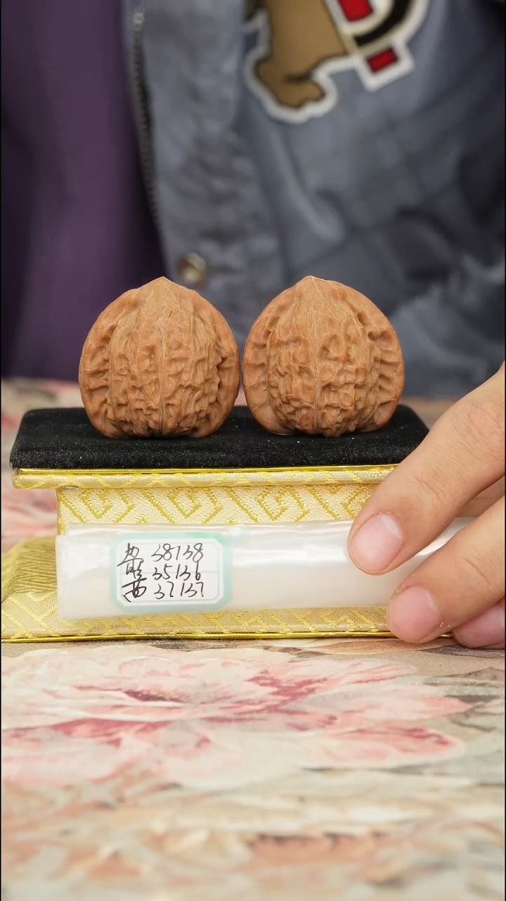 【闪购商品】文玩核桃把件非嫁接将军帽