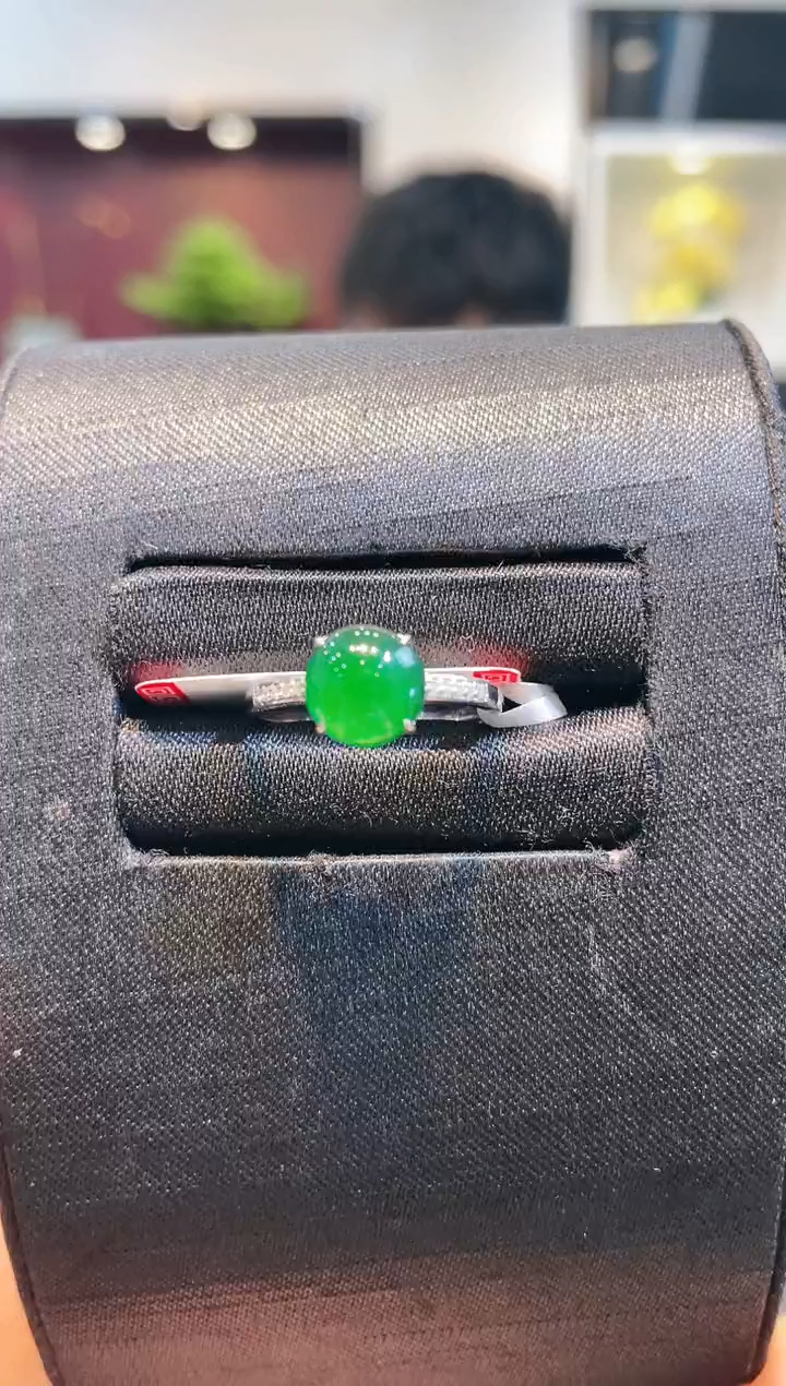 【闪购商品】翡翠颈饰18K金镶嵌A99天然A货翡翠戒指