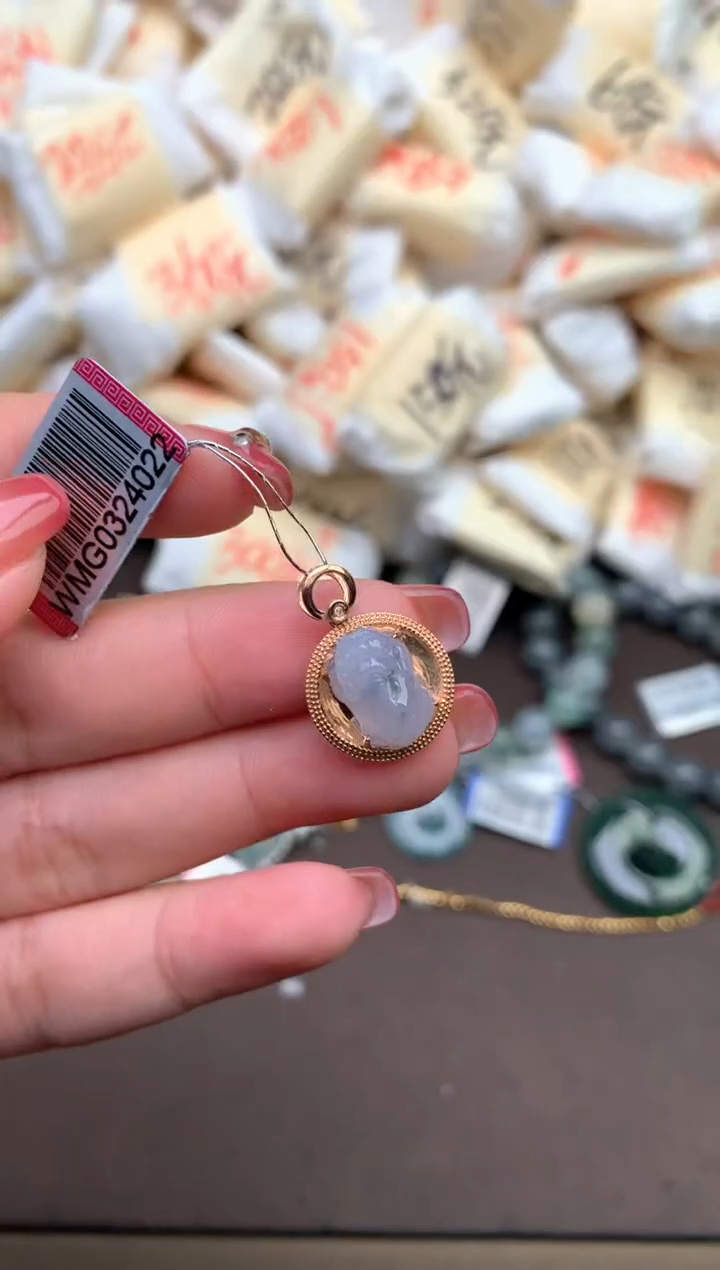 翡翠18K金镶嵌挂件—