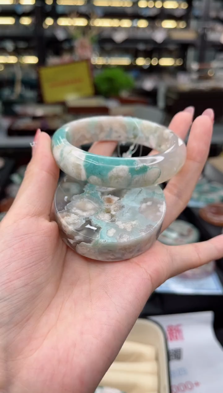 【闪购商品】石英质玉手镯未镶嵌57圈口（赠品镯心）2s9196