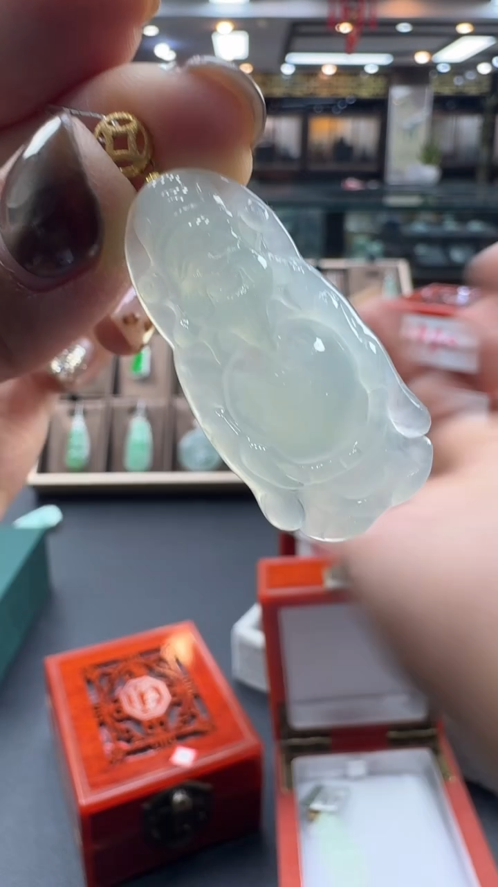 颈饰18K金镶嵌翡翠财爷