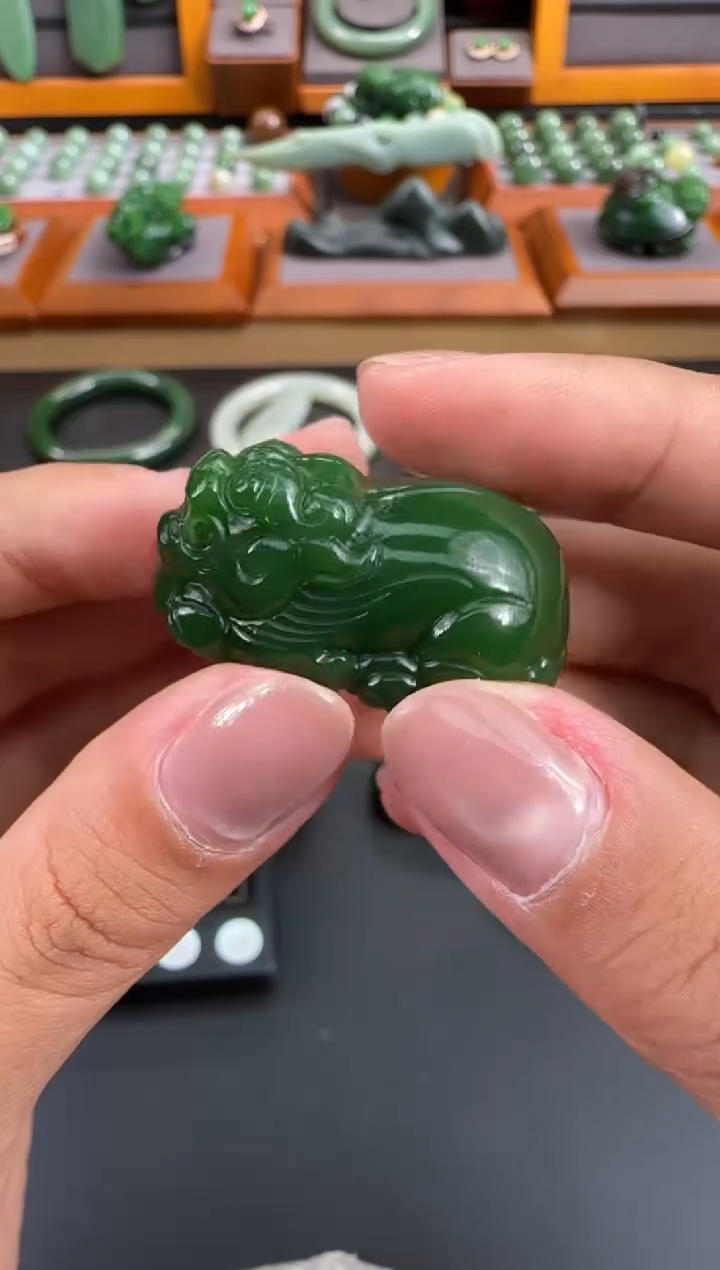 和田玉未镶嵌颈饰吊坠