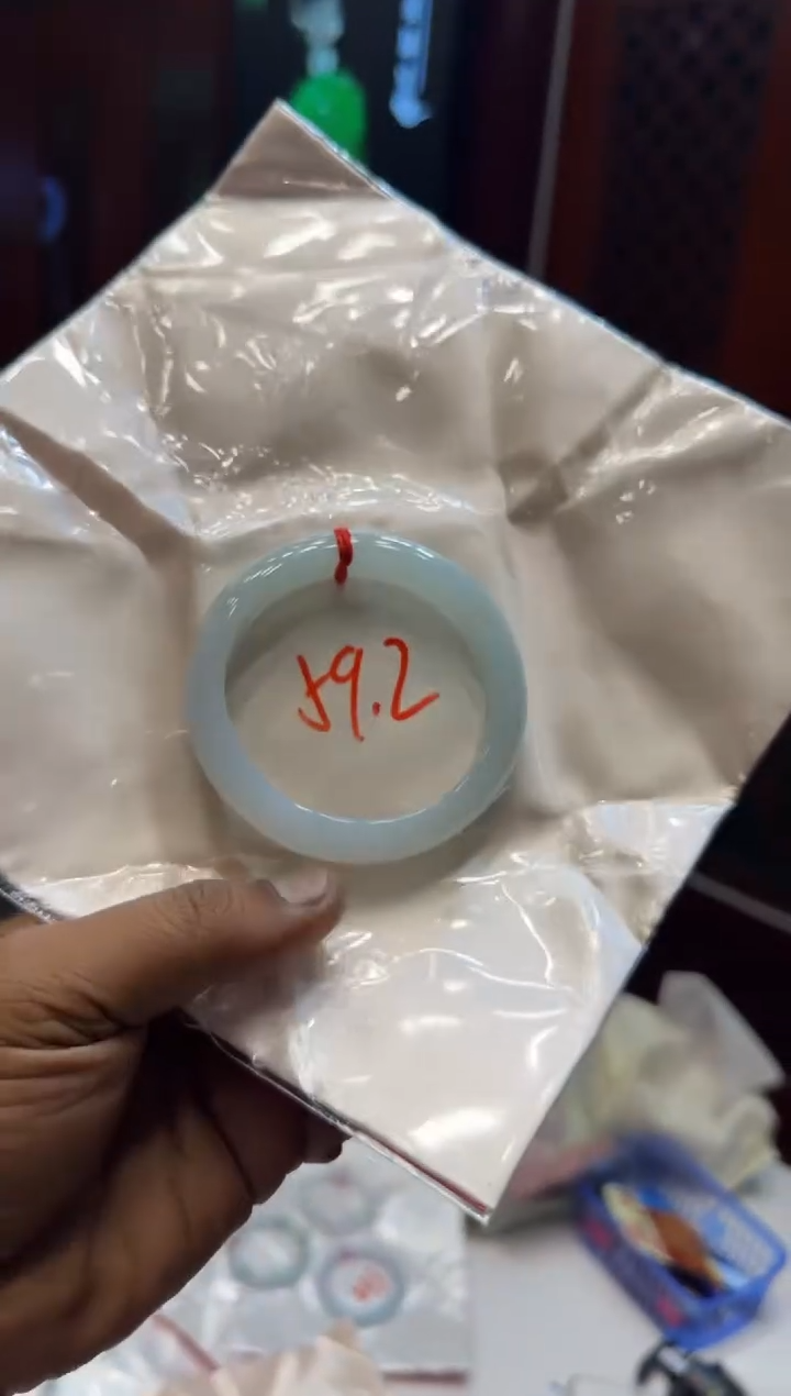 未镶嵌手镯翡翠手镯