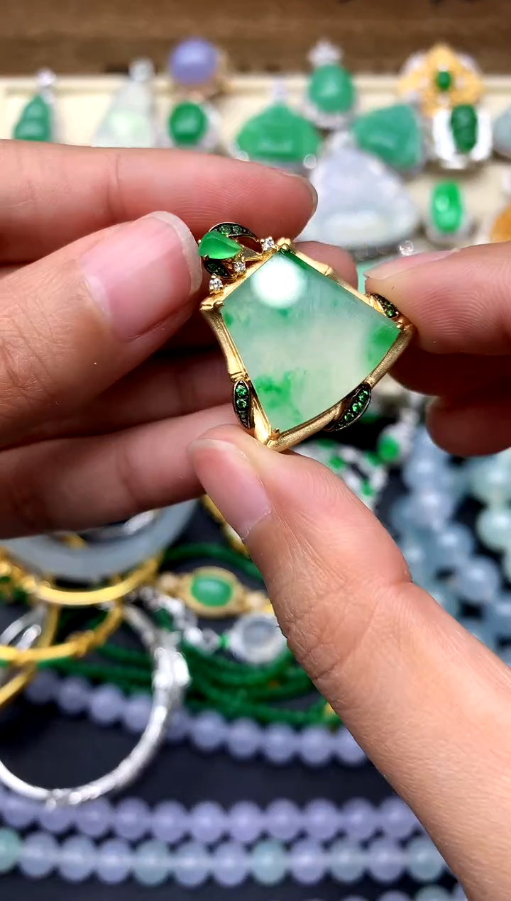 【闪购商品】翡翠颈饰18K金镶嵌260-中国好珍宝