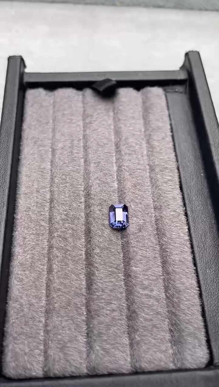 【闪购商品】变色蓝宝石裸石未镶嵌2.08ctGRC