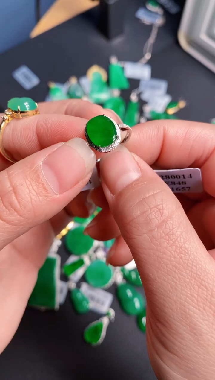 【闪购商品】翡翠颈饰未镶嵌戒指