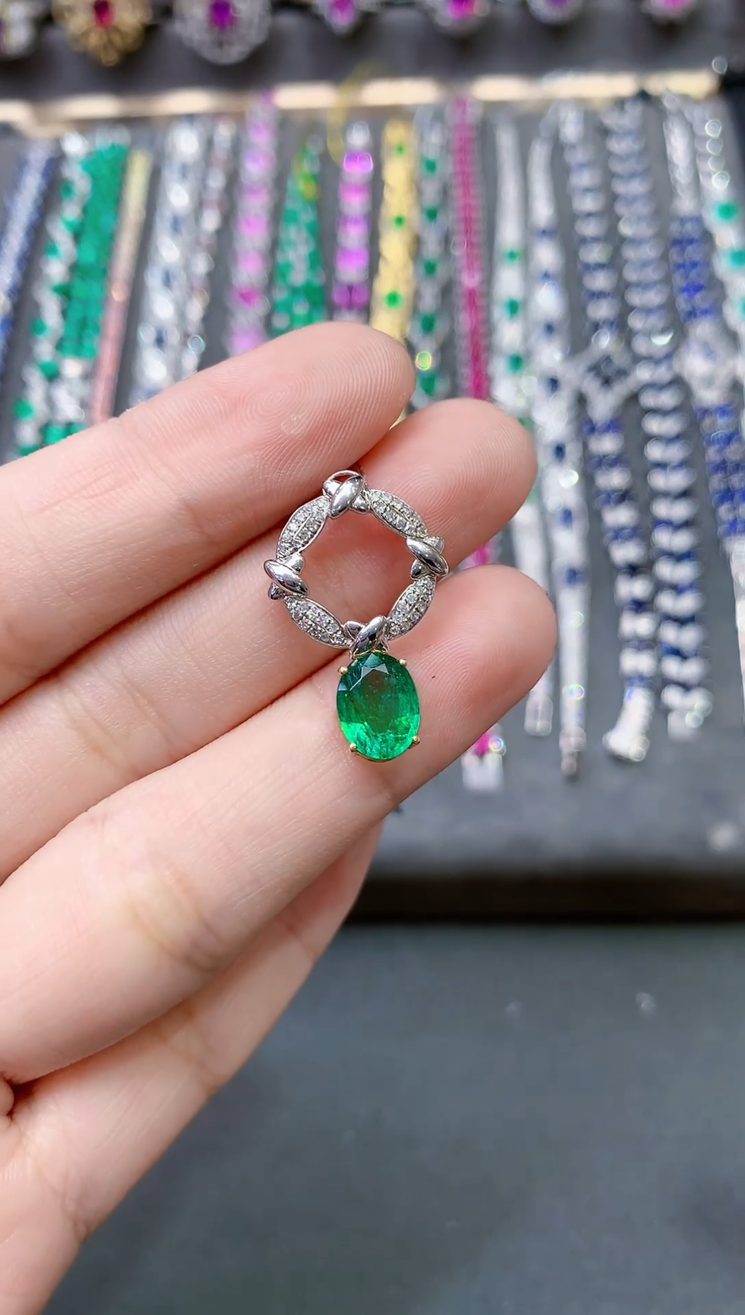 【闪购商品】祖母绿吊坠18K金镶嵌1.9ct