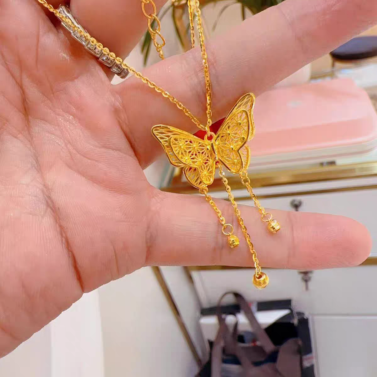 黄金色宫廷风镂空流苏蝴蝶项链轻奢高级感设计气质复古奢华链