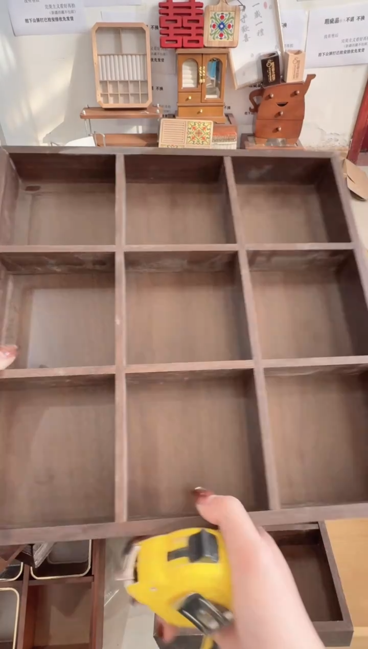 全新胡桃色九宫格微瑕拍下不退不换无售后