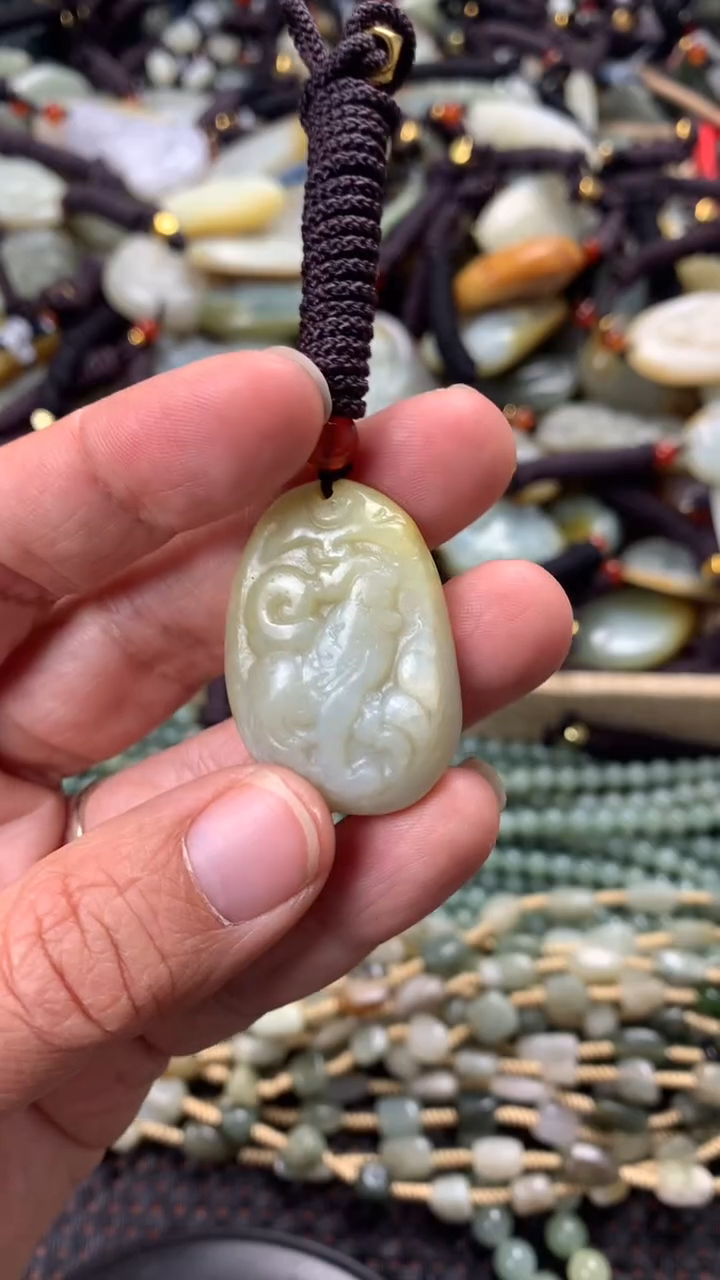 【闪购商品】和田玉颈饰未镶嵌多样性发货没有证书拍一发一有瑕