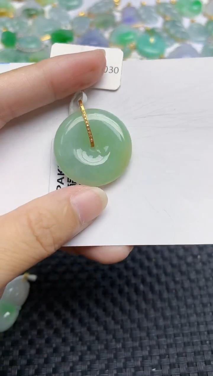 翡翠18K金镶嵌颈饰天然翡翠A货