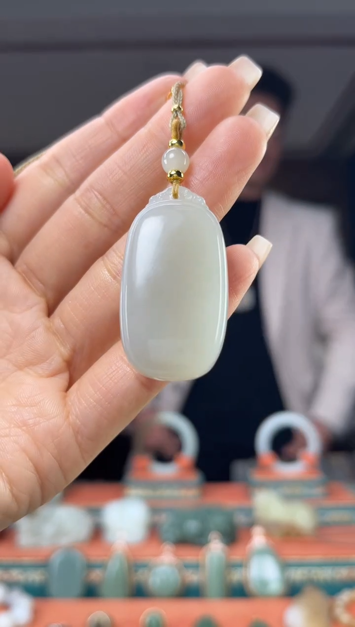 颈饰未镶嵌和田玉佩佩