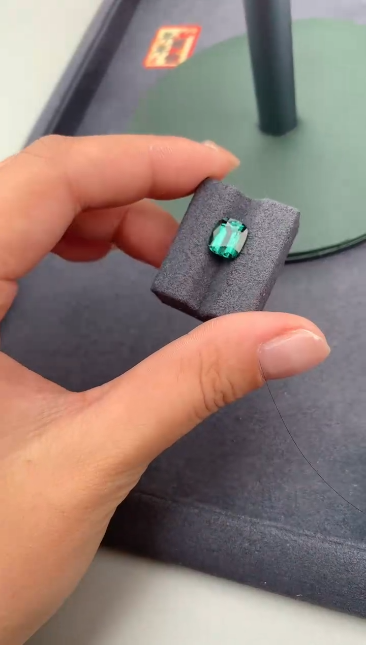 【闪购商品】碧玺裸石未镶嵌2.7ct拉贡