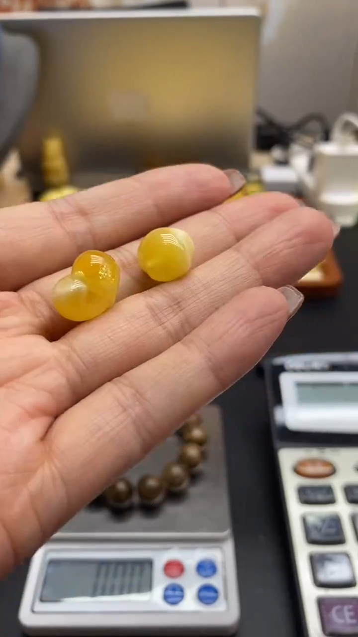 琥珀未镶嵌珠宝奇石k***酱2709/2发2